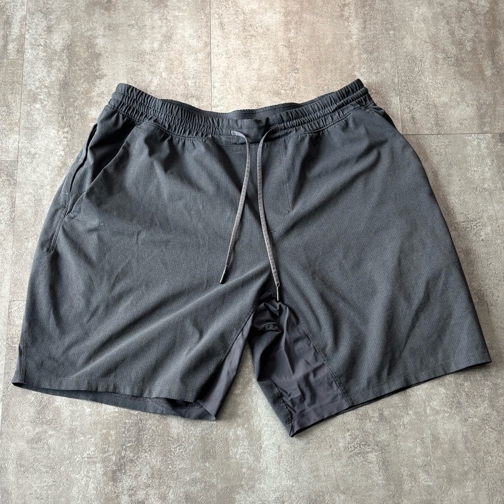Lululemon Athletic Shorts Men’s XL Gray